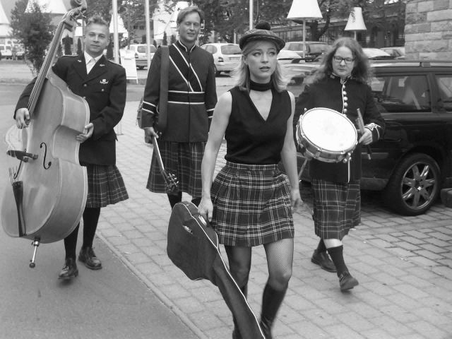 Berlin: FEMALE SINGER looked for prof. Retro-Pop/Swing/Soul-Band - Musiker - Berlin