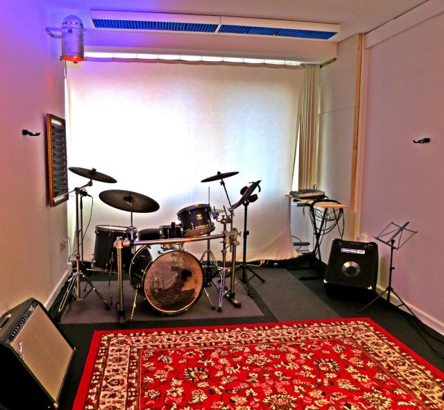 Rent a rehearsal room 24qm in Berlin per hour, stream your ART - Proberaum - Berlin