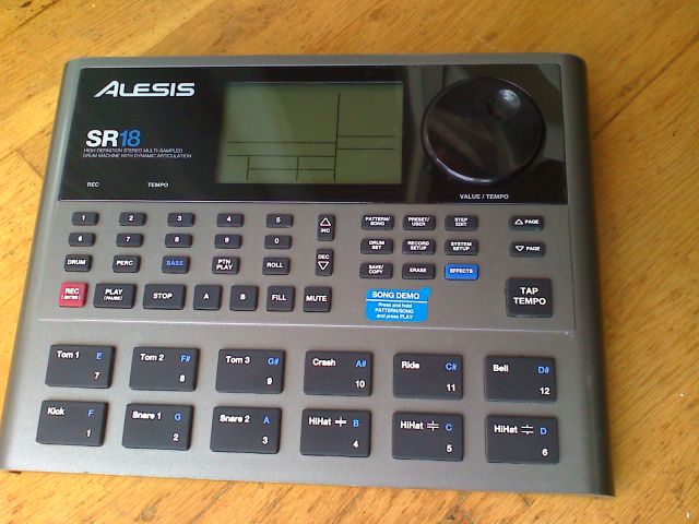 ALESIS SR18 DRUM MACHINE ZU VERKAUFEN - Midi Computer Software - Düsseldorf