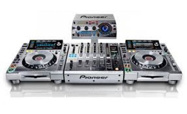 Platinum Editionen seiner Pro-DJ-Set up: 2 X CDJ-2000NXS-M + DJM-900NXS-M und RM - Dj Equipment - Hanburg