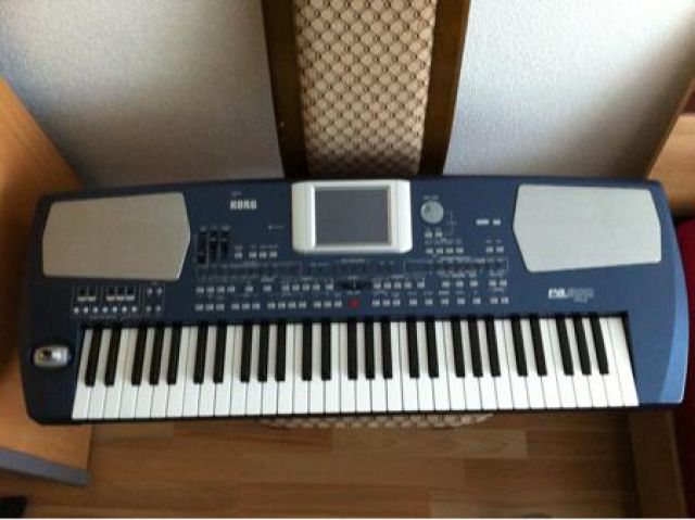 Keyboard korg pa500  - Tasteninstrumente Elektr - Meschede