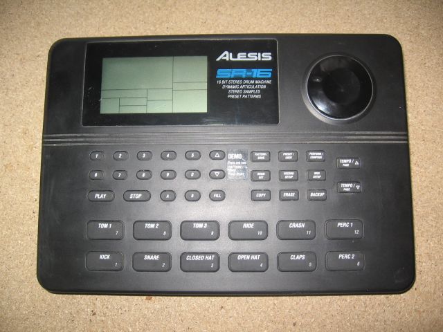 Verkaufe Drumcomputer Alesis SR-16 - Drums Percussion - Bonn