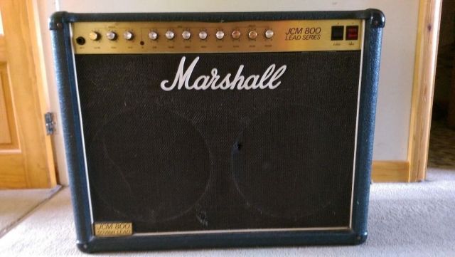 Marshall JCM 800 2x12 Watts mit Schutzhaube - Verstaerker - Donaueschingen
