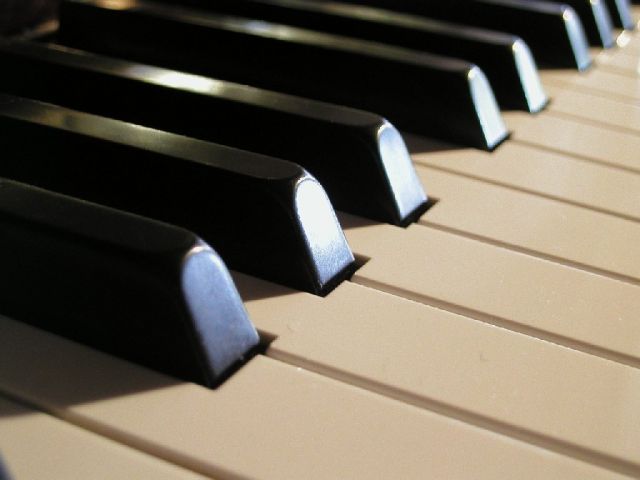 Pianist und Komponist erteilt Klavierunterricht für Kinder und Erwachsene - Musikunterricht - Köln