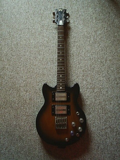 E-Gitarre m. Koffer - Saiteninstrumente Elektr - Dortmund