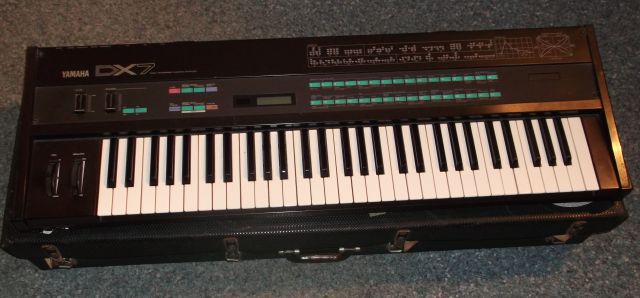 Yamaha DX-7 incl. riesen Soundarchiv - Tasteninstrumente Elektr - Dresden