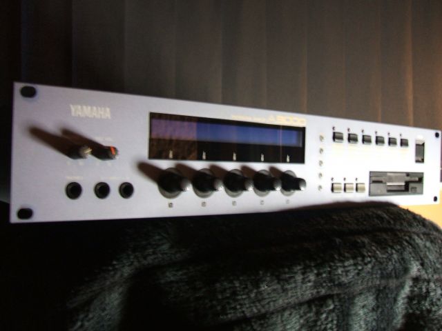 Verkaufe Yamaha A3000 V2 Rack Sampler (Audio erweitert) - Soundmodule - Paderborn