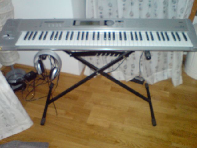  Daumen hoch Triton Le 76 mit Tragetasche und VFP 1/25 Pedal - Tasteninstrumente Elektr - Wien