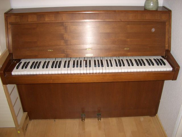 Lindner Klavier zu verkaufen  - Tasteninstrumente Akustisch - München