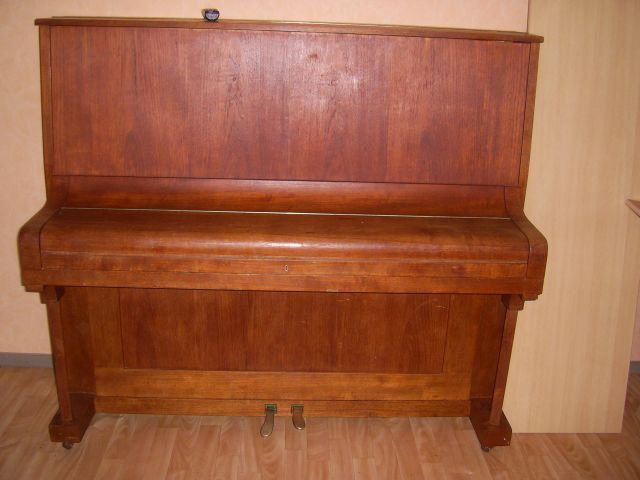 Klavier zu verkaufen - Sonstige Instrumente - Erlenbach