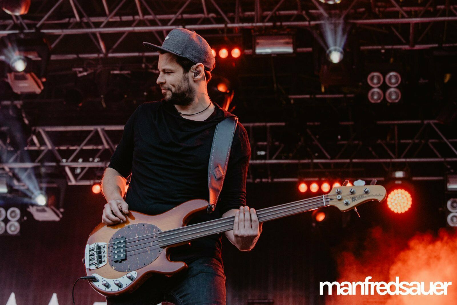 Biete Unterricht für E-Bass, Kontrabass und Gitarre - Musikunterricht - Opferbaum