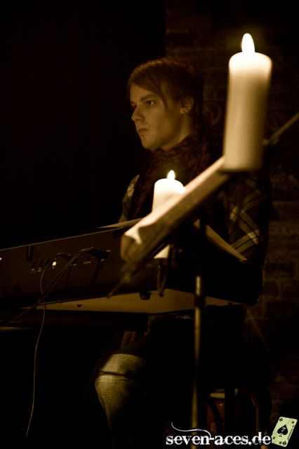 Musikschullehrer gibt Unterricht an Gitarre und Klavier in NRW - Musikunterricht - Bochum