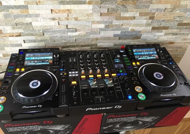  2x Pioneer CDJ-2000NXS2 + DJM-900NXS2 Mixer kosten nur 2900EUR - Dj Equipment - Großbritannien