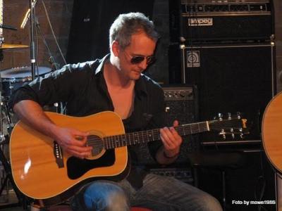 Biete vielsaitigen Gitarrenunterricht  - Musikunterricht - Düsseldorf