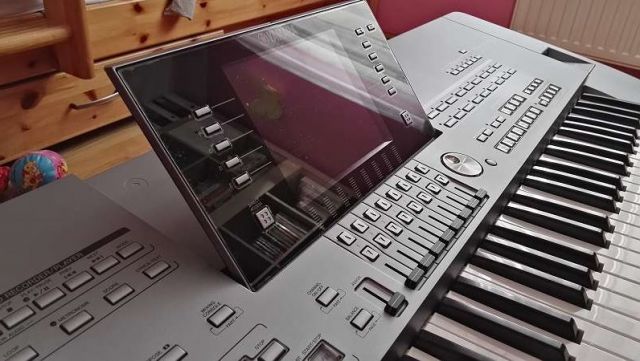 Yamaha Tyros 5 mit 76 Tasten - Neuwertig  - Tasteninstrumente Elektr - Altenriet