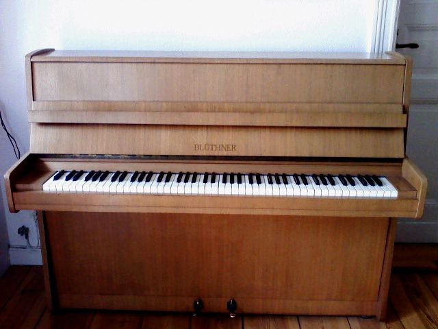 Blüthner Klavier mit Renner-Mechanik über 7 Oktaven, sehr guter Zustand - Tasteninstrumente Akustisch - Berlin