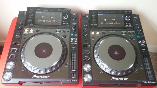 2 x PIONEER CDJ-2000 Nexus und 1 x DJM-2000 DJ-Mixer Nexus-Paket  - Dj Equipment - Manchester