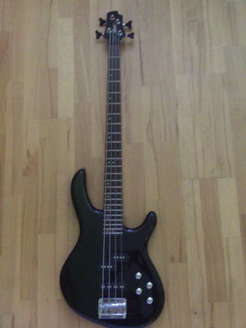 Cort-E Bass zu verkaufen - Saiteninstrumente Elektr - Neumünster