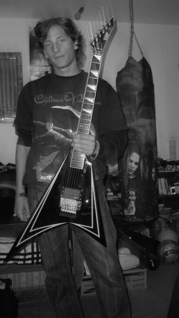 Mittelmäßiger Gitarist sucht Band ( Rock/ Metal ) - Saiteninstrumente Elektr - Karlsruhe