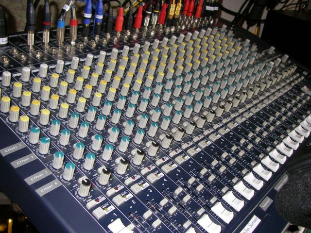 Biete Behringer MX 2442 A Mischer in NRW Selbsabholung - Tonstudio - Münster