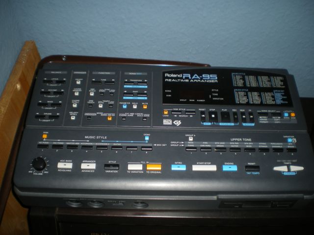 VERKAUFE ROLAND RA 95 Midi Realtime Arranger SOUNDMODUL - Tasteninstrumente Elektr - Dresden