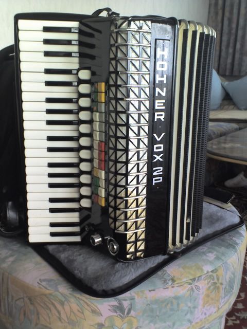 Verkaufe Hohner Akkordeon VOX 2P, VB 600,- EUR elektr. Verstärker - Tasteninstrumente Akustisch - Lindenberg